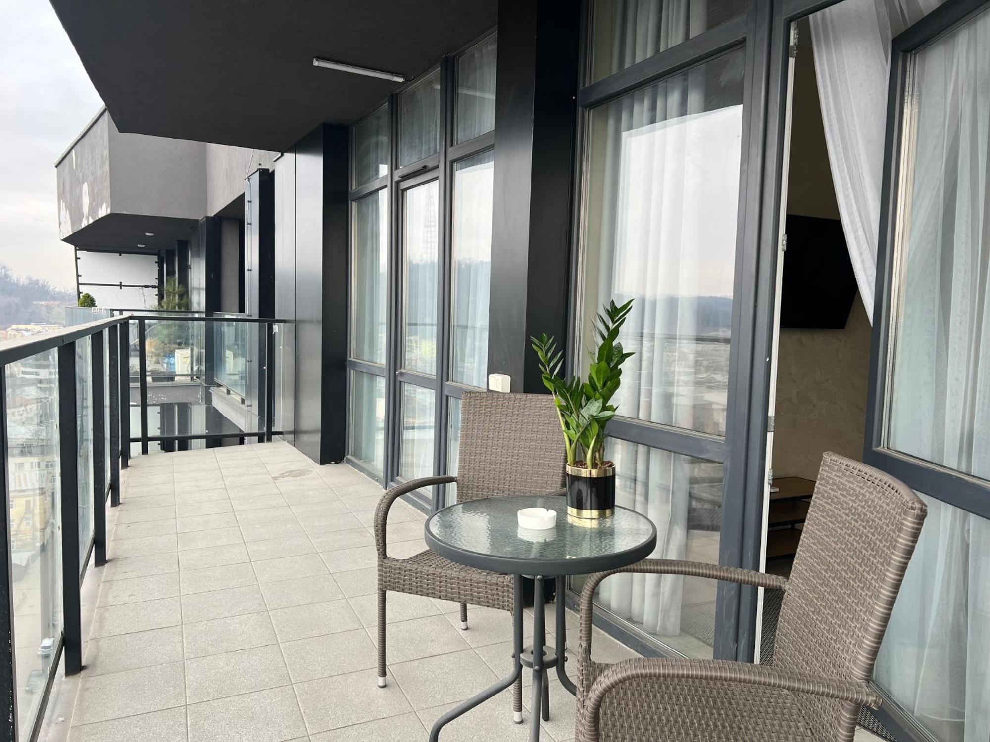 Apartments Vip Avalon Lviv Exterior photo
